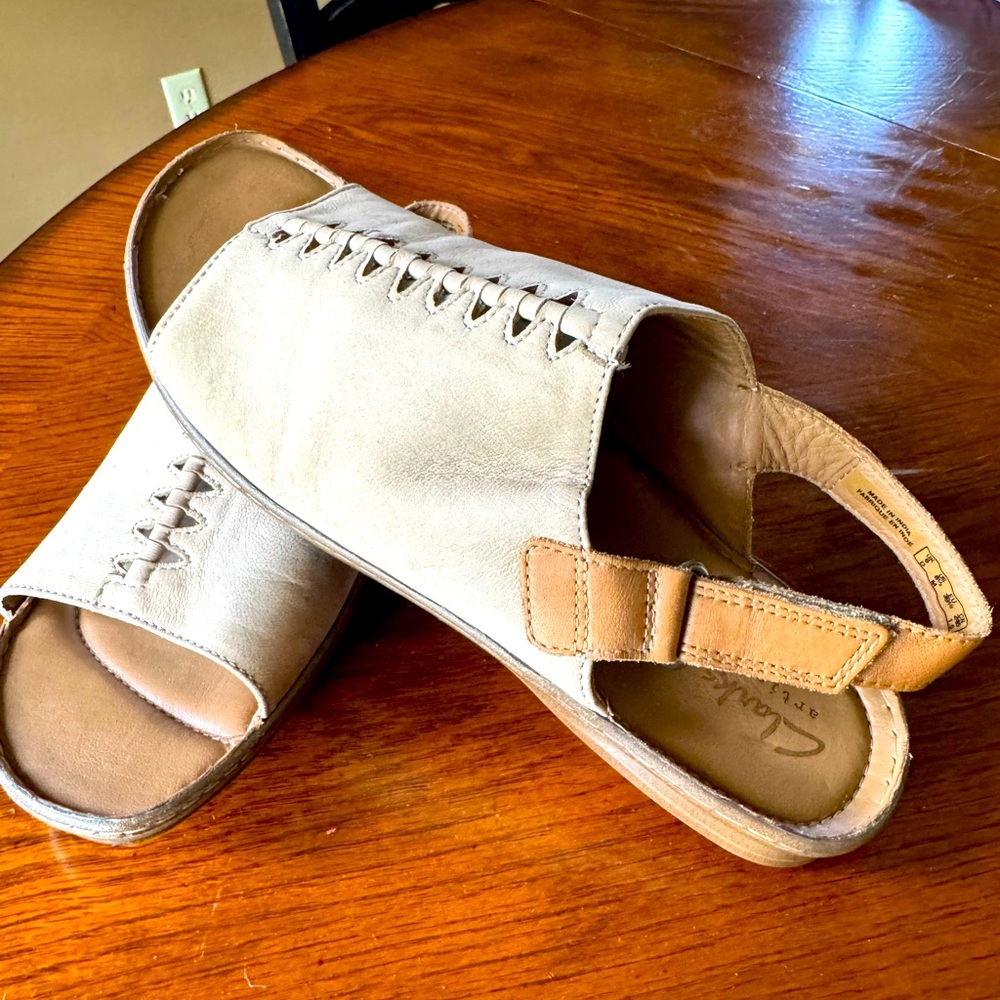 Clarks Women's Tan Leather Sandals
